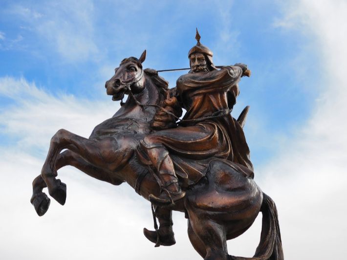 صلاح الدين الأيوبي… البطل الذي وحّد القلوب وحرّر القدس